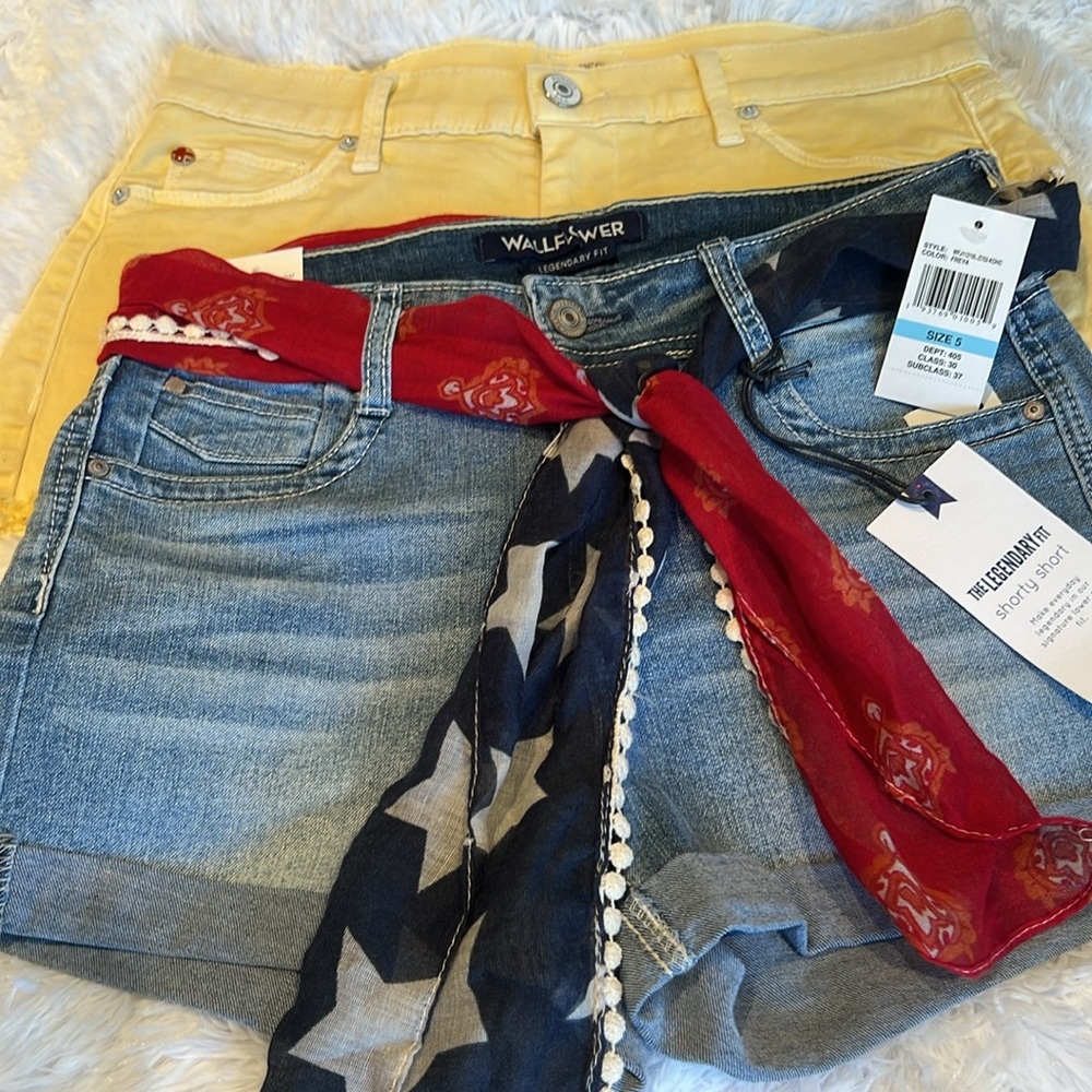 Wallflower Denim Shorty short Red and Blue Scarf 
Hudson amber denim jean short